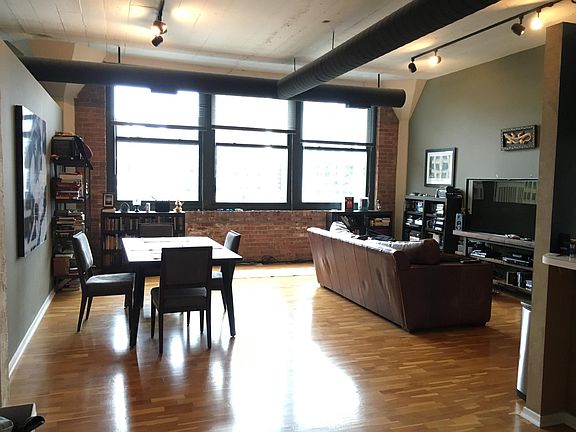 4th image of 621 S Plymouth Ct APT 404