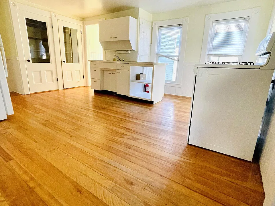 Spacious kitchen/dining room