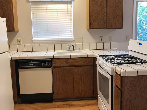 5th image of 1251 Munro Ave #B