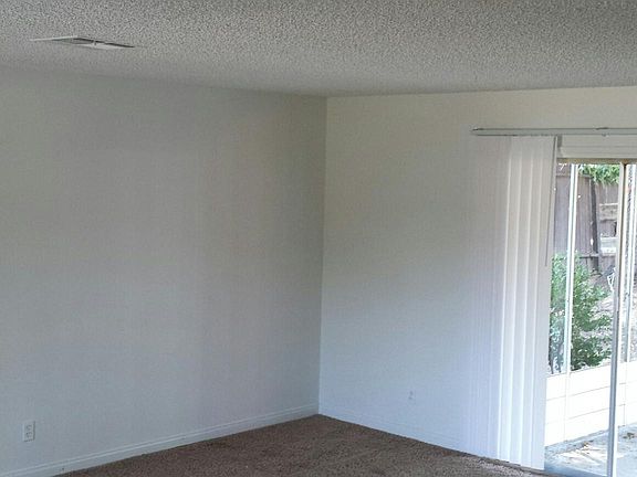 Partial view of 20'x 14' L/R and D/R area