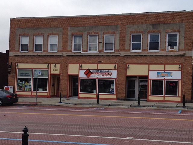 1st image of 652 Main St