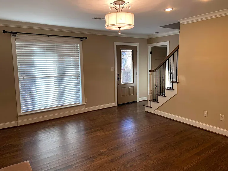 909 Avon Pl — Photo 11