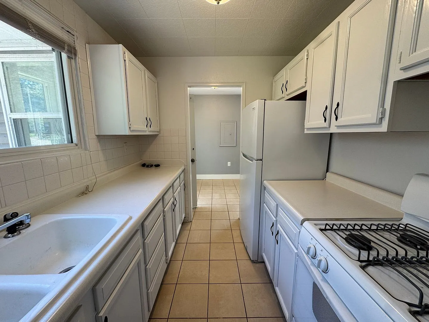 3 Bedroom Molette with Ravine Views $1300 — Photo 2