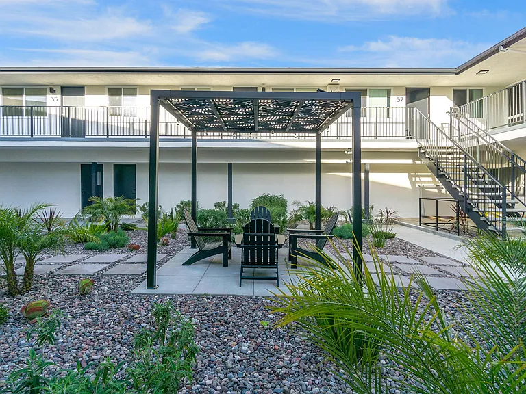Torrance Gateway Apartments — Photo 21