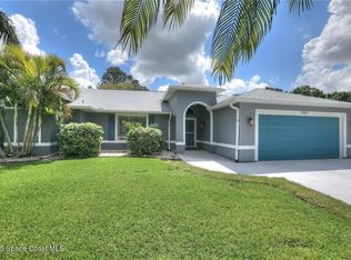 562 Rolling Hill Dr, Sebastian, FL 32958