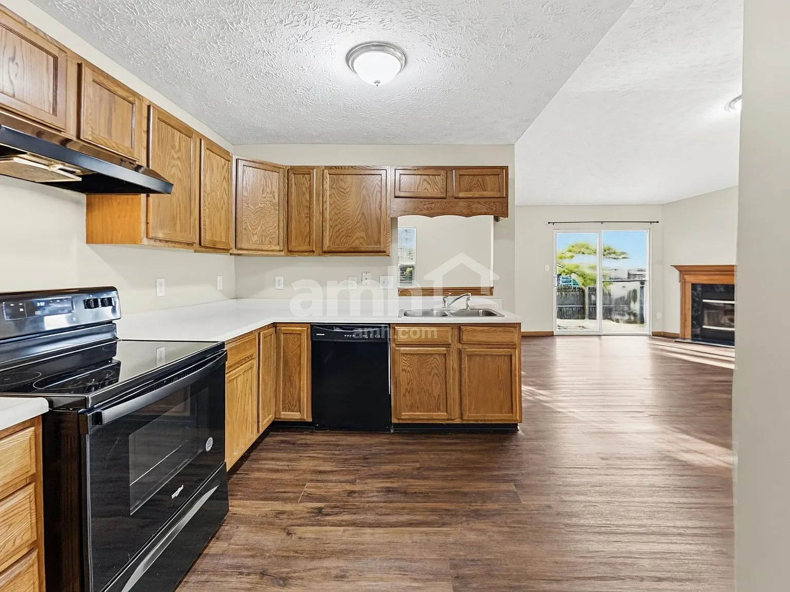 3 bed, 2.0 bath, 1444 sqft, $1,790 — Photo 4