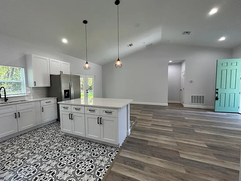 932 Marion Oaks Ln — Photo 16