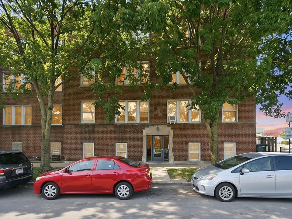 1st image of 2345 W Glenlake Ave #3