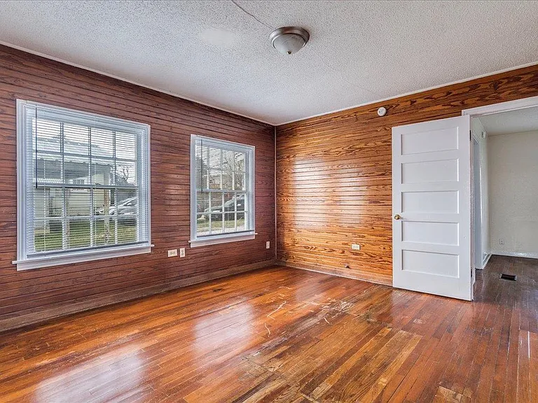 1119 N Lbj Dr — Photo 13