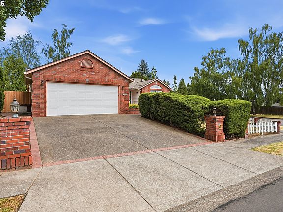 3rd image of 3100 N Clearbrook Ct
