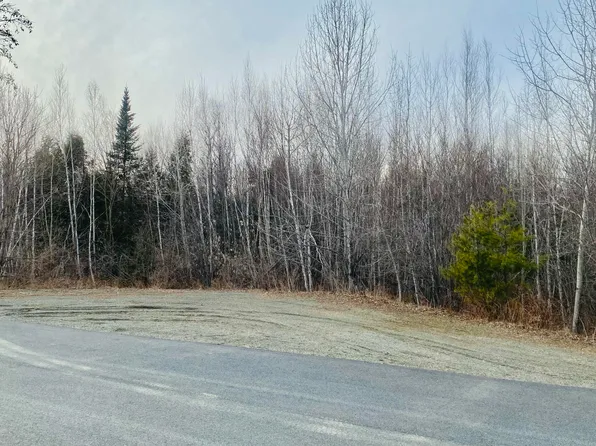 31 Drew Lane, Newport, ME 04953