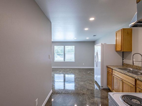 4th image of 712 Nash St