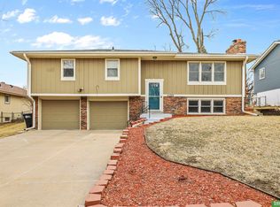 11372 Raleigh Dr, Omaha, NE 68164