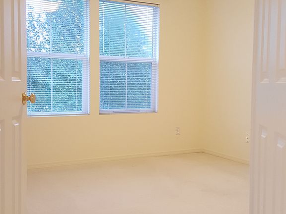 5th image of 5208 236th Pl SE #213