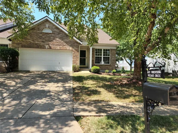 807 Whispering Village Cir #807, Ballwin, MO 63021