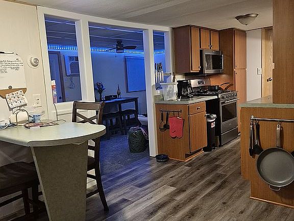 4th image of 1334 Crisman Rd