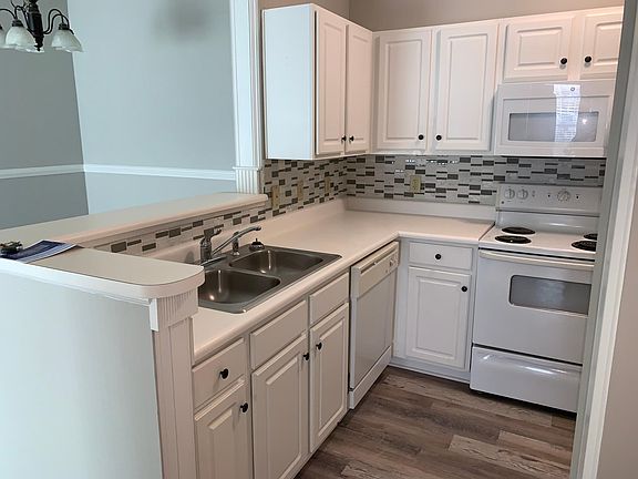 2nd image of 1600 Long Grove Dr Unit 1525