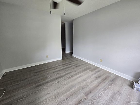2nd image of 926 Lucerne Ave