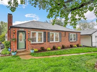 5911 Heege Rd, Saint Louis, MO 63123