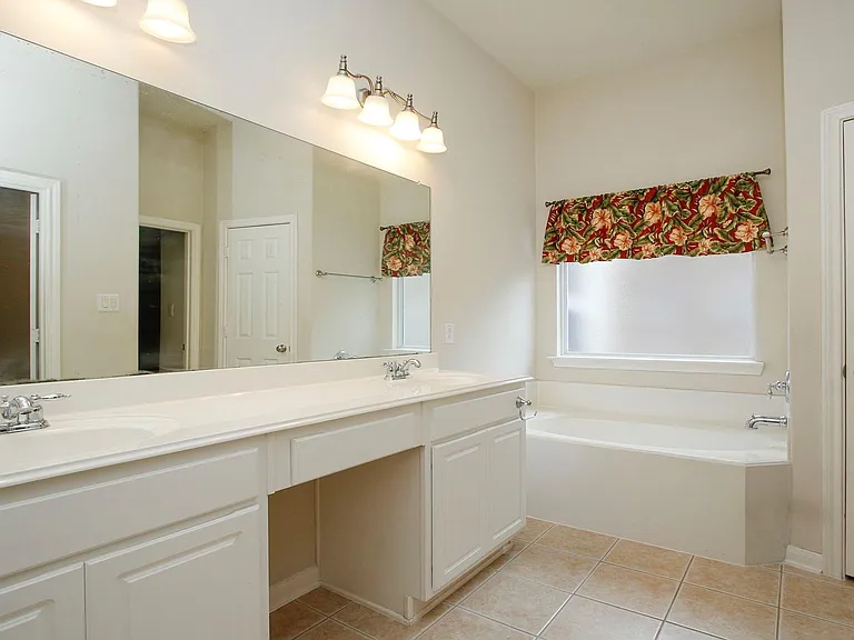 15938 Cottage Ivy Cir — Photo 20