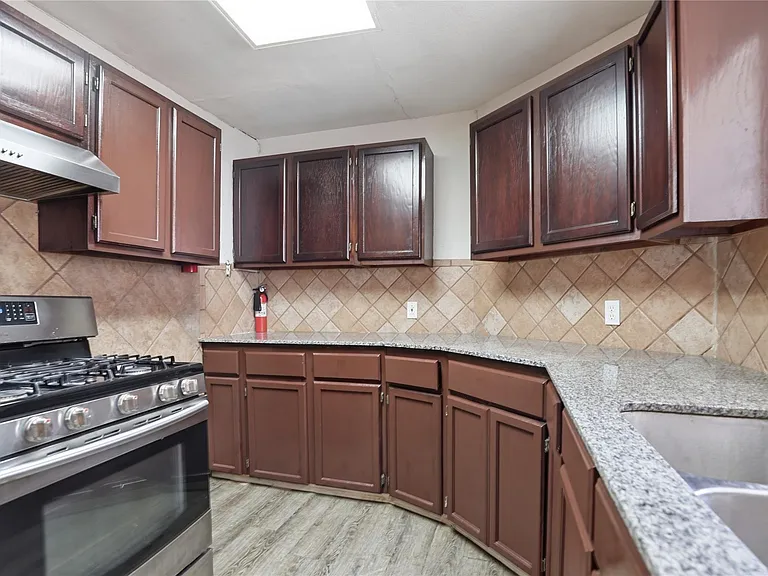 915 Vargas Rd — Photo 10