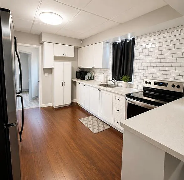 272 McKay Ave — Photo 3
