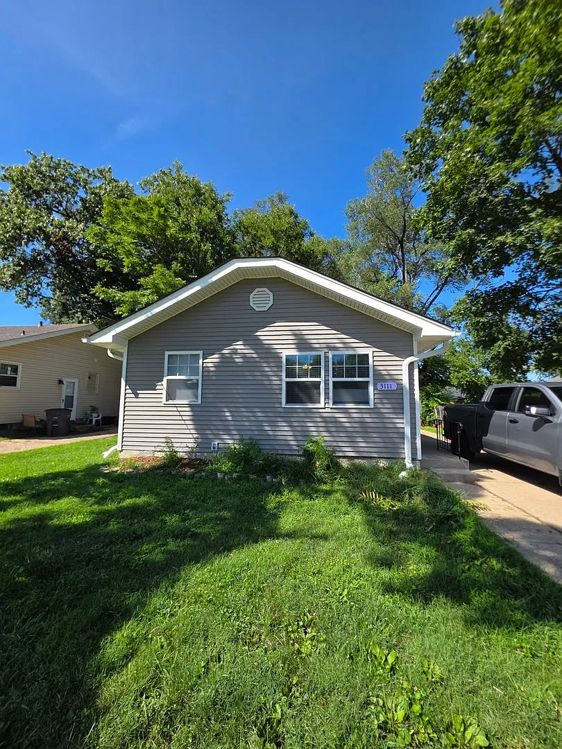 Beautifully Remodeled 3 Bedroom home in Beaverdale — Photo 1