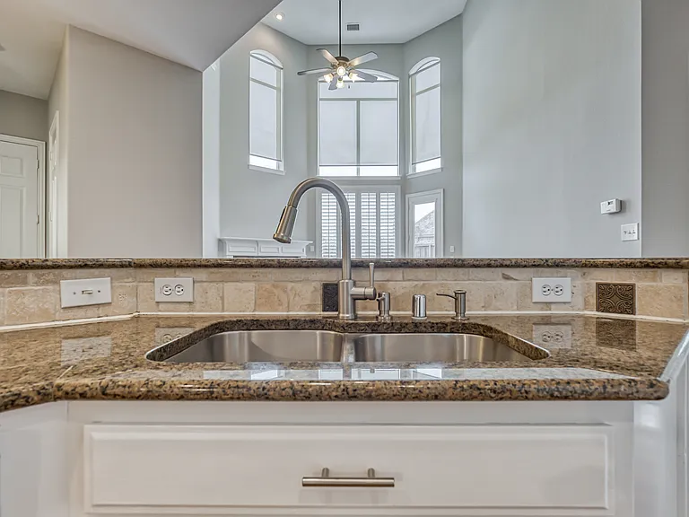 6533 Riveredge Dr — Photo 19