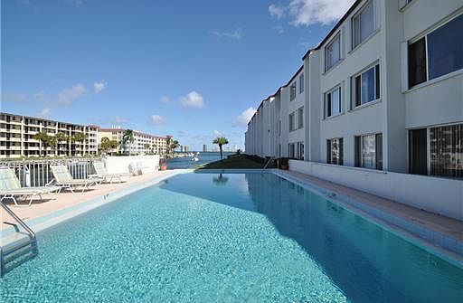 WATER / POOL