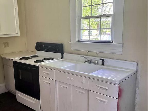 2nd image of 5321 Park St