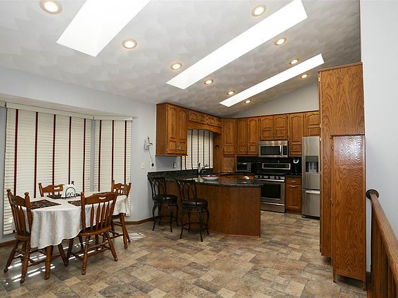 4th image of 2942 Brandywine Park Dr