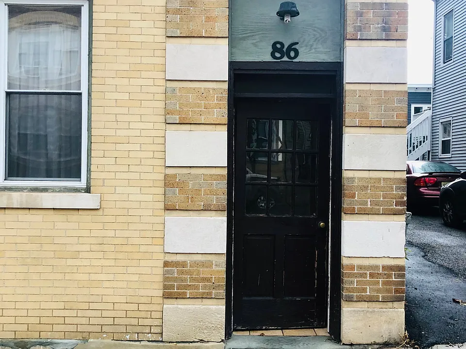 86 Bay St #7