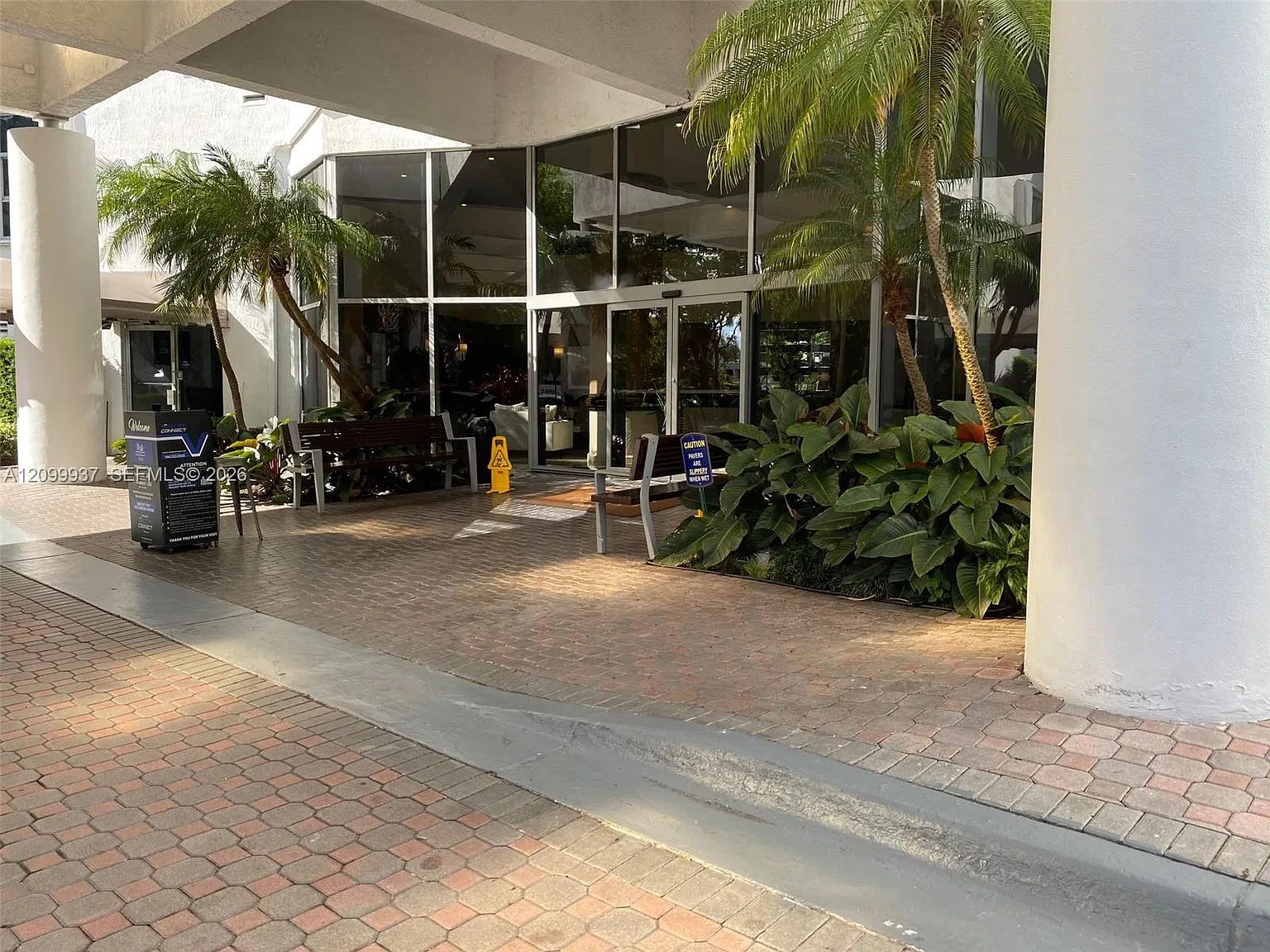 Mystic Pointe Tower 600 C — Photo 3