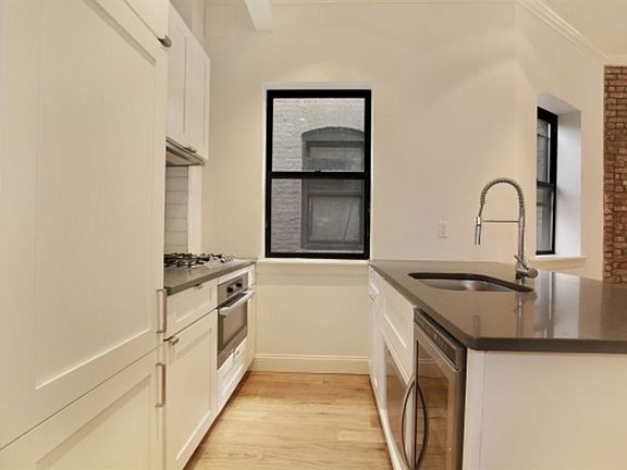 4th image of 266 Elizabeth St APT 4