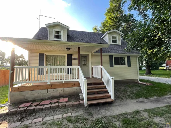 2118 Adams St, Grantville, KS 66429