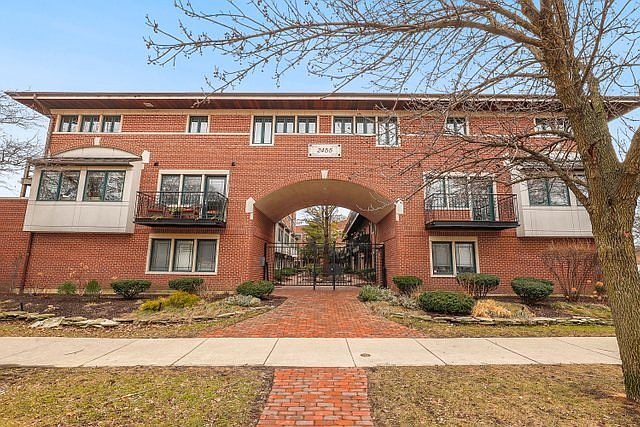 1st image of 2455 W Ohio St Unit 17W
