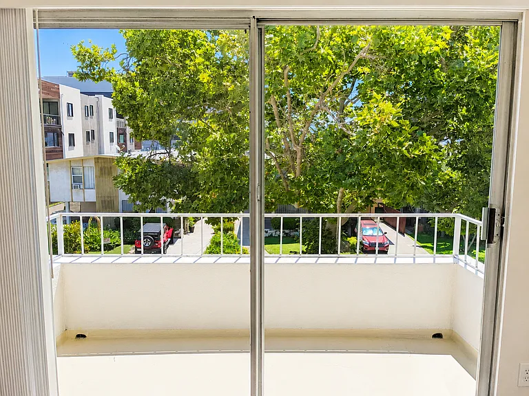 153 S Hayworth Ave #202 — Photo 7