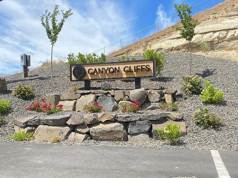 200 Canyon Pkwy — Photo 23