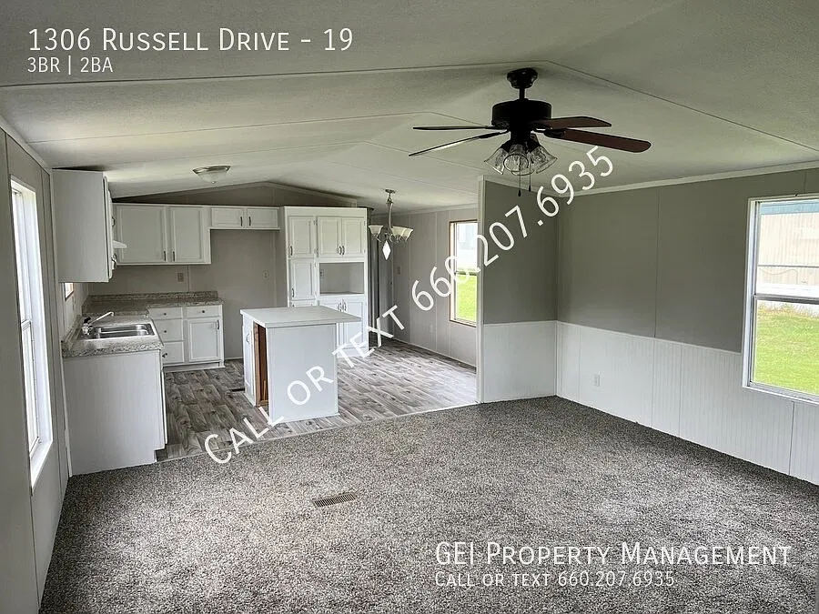 Like New! Renovated home with many upgrades — Photo 3