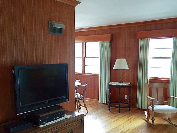 5th image of 2402 W Koenig St