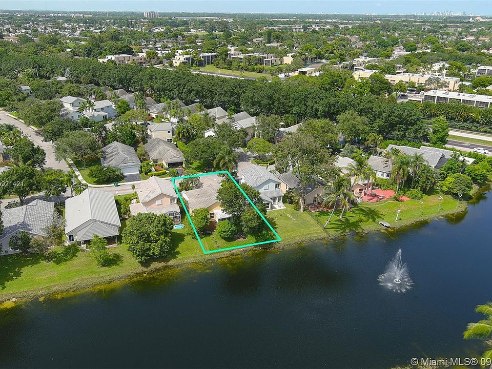 1st image of 8900 Woodside Ct