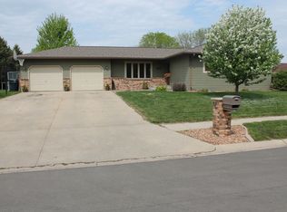 67 Sunrise Dr, Watertown, SD 57201