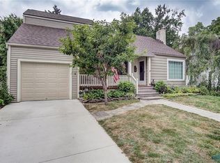 37 Pennsylvania Ave, Waterville, OH 43566