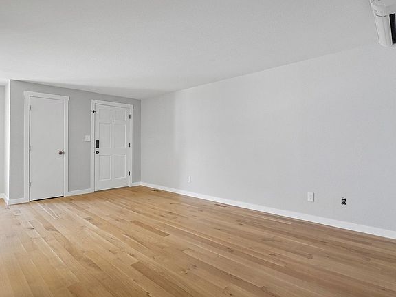 5th image of 2135 Meadow Ct #C