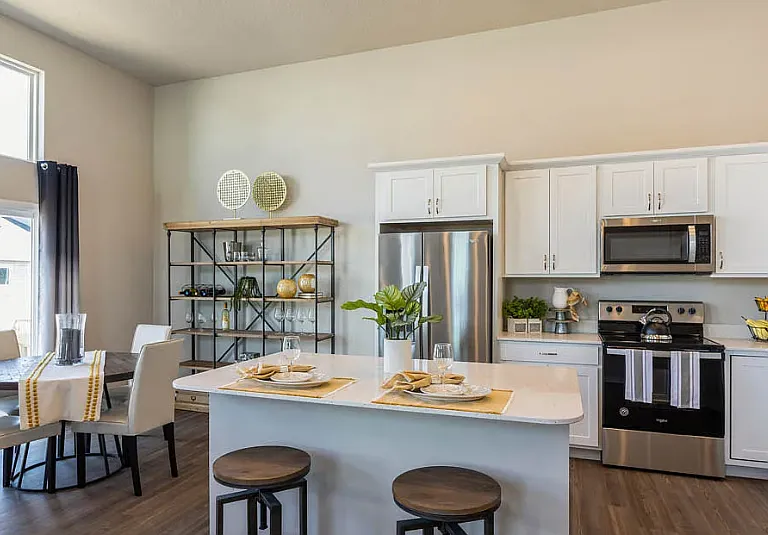 869 NE Traverse Dr — Photo 4