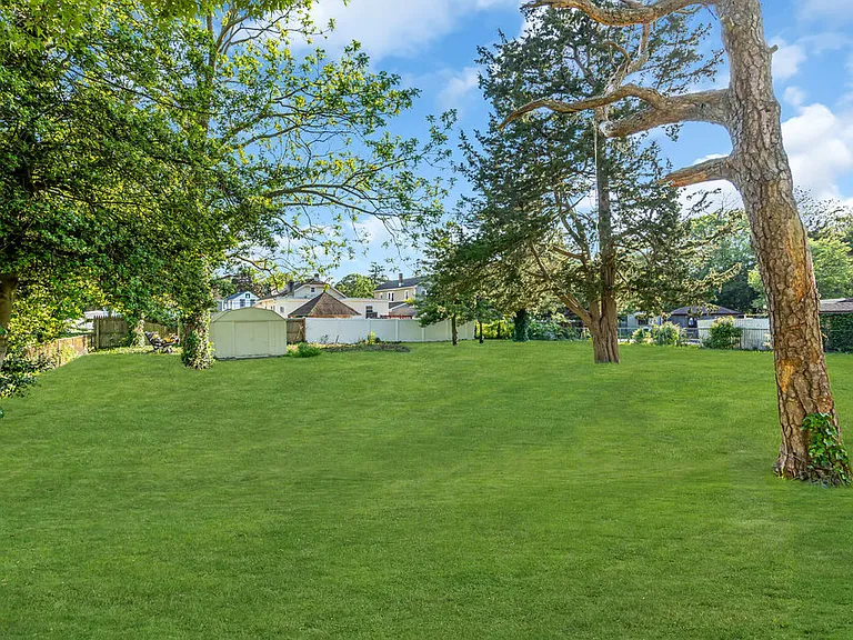 32 Northfield Ave — Photo 33