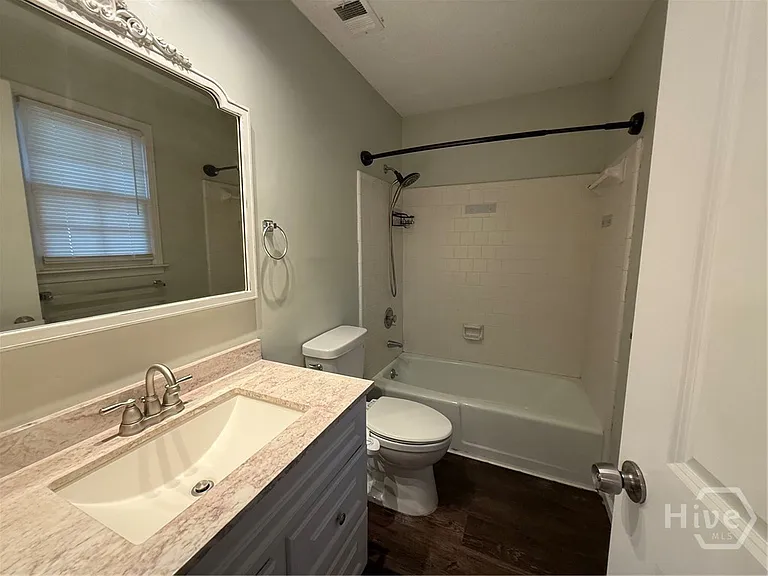 208 E 52nd St — Photo 11