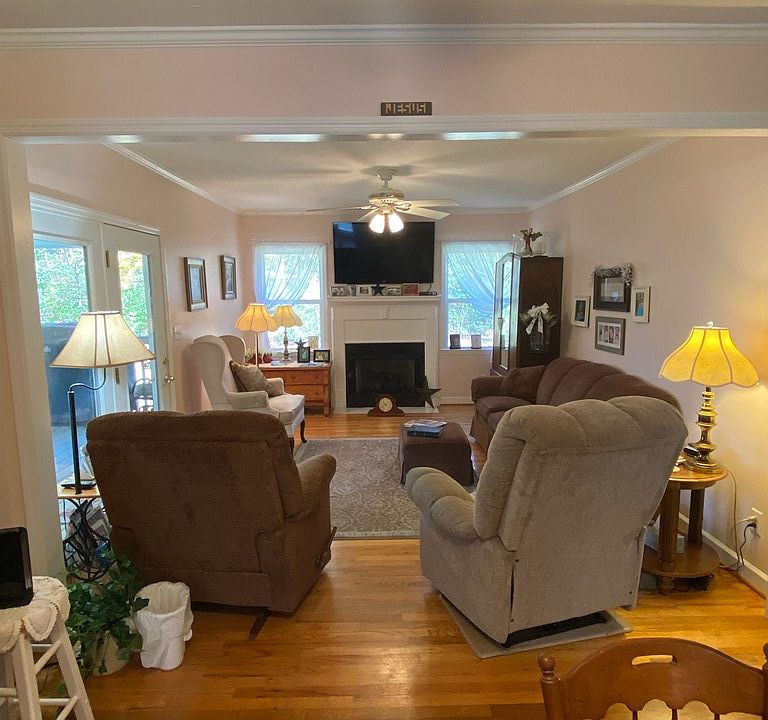 2nd image of 3613 Cove Ln