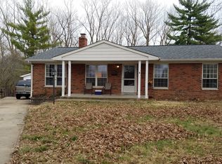 1446 Friar Tuck Ln, Saint Louis, MO 63125
