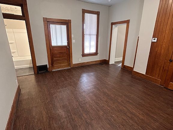 5th image of 1033 E Mulberry St #C